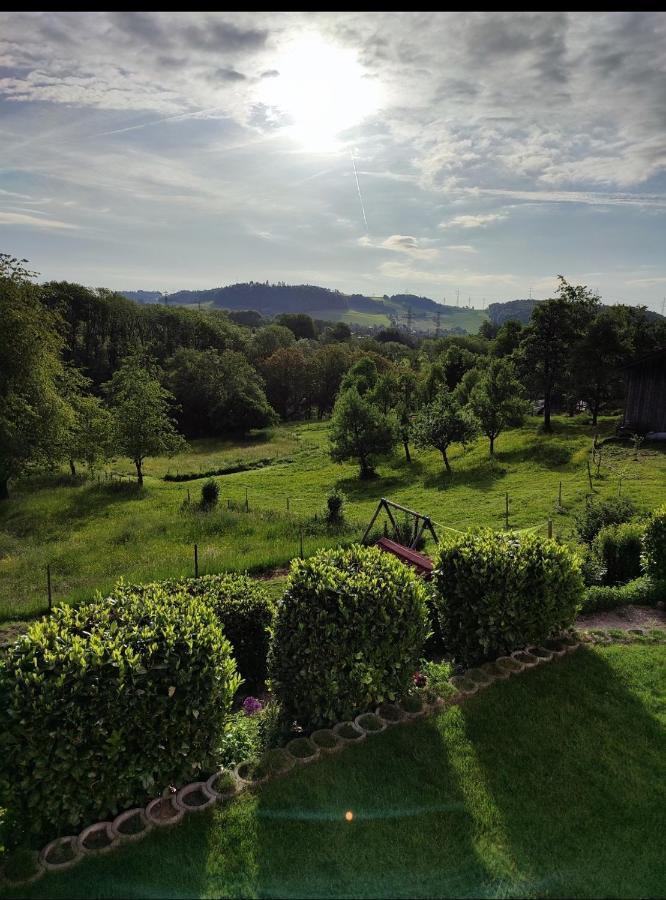 Im Grünen - Ferienwohnung mit privatem Garten, Terrasse, Spielplatz&schöner Aussicht Weilheim Exterior foto
