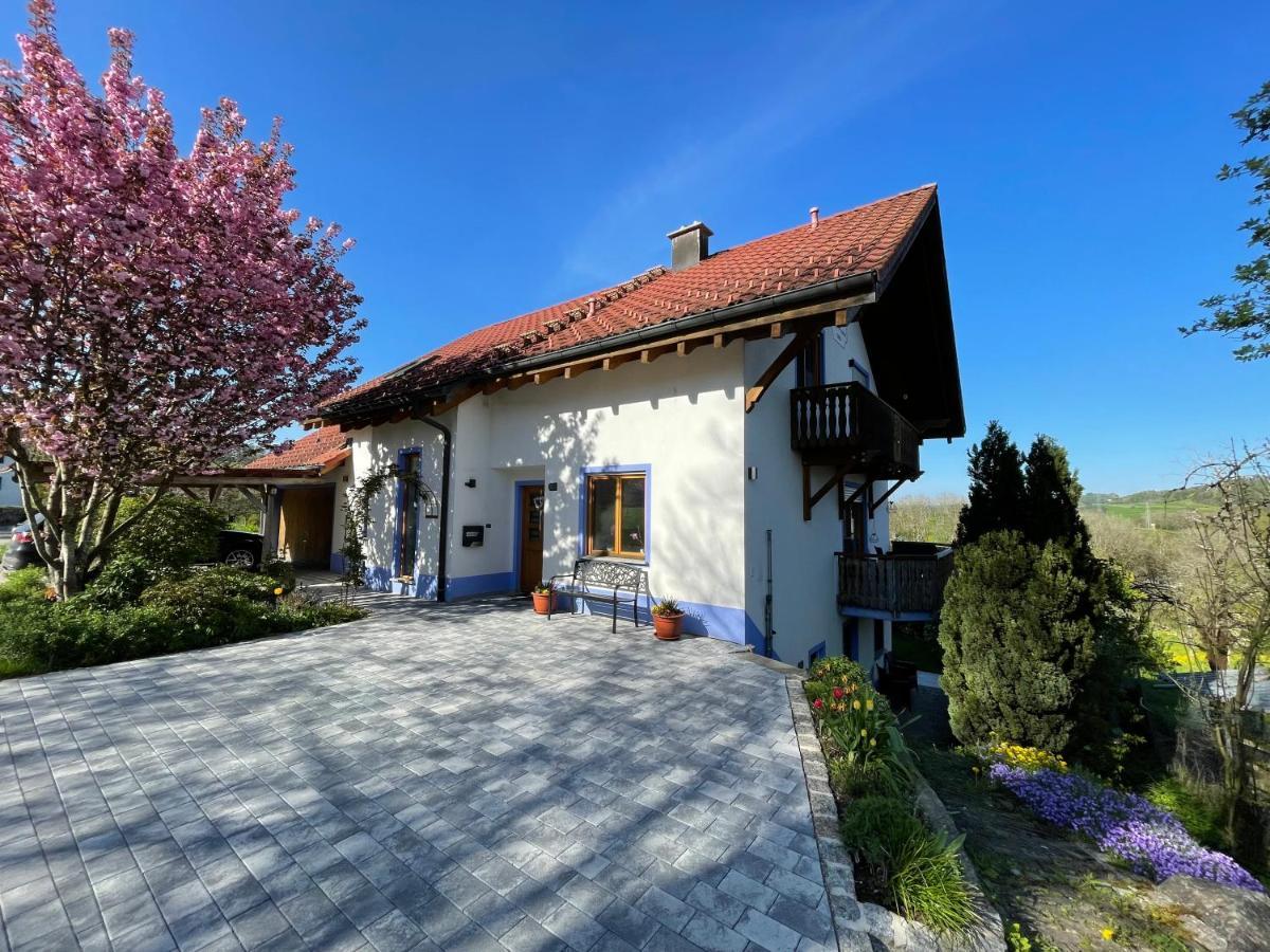 Im Grünen - Ferienwohnung mit privatem Garten, Terrasse, Spielplatz&schöner Aussicht Weilheim Exterior foto