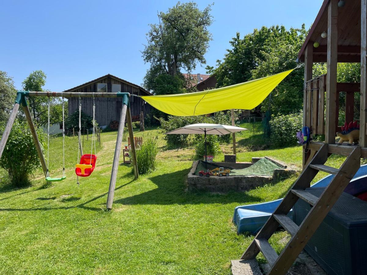 Im Grünen - Ferienwohnung mit privatem Garten, Terrasse, Spielplatz&schöner Aussicht Weilheim Exterior foto
