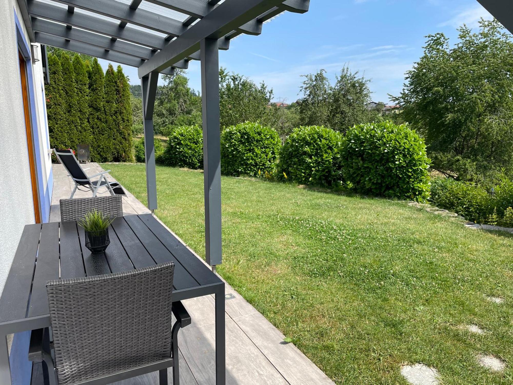Im Grünen - Ferienwohnung mit privatem Garten, Terrasse, Spielplatz&schöner Aussicht Weilheim Exterior foto